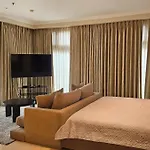 Poblacion Studio Apartment With Balcony