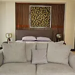 Poblacion Studio Apartment With Balcony