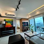 Bgc One Uptown Premium 2Br Suite With Balcony Near Supermarket, Malls And Restaurants