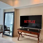 Bgc One Uptown Premium 2Br Suite With Balcony Near Supermarket, Malls And Restaurants