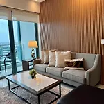 Bgc One Uptown Premium 2Br Suite With Balcony Near Supermarket, Malls And Restaurants
