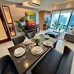 Bgc One Uptown Premium 2Br Suite With Balcony Near Supermarket, Malls And Restaurants