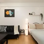 Comfy Greenbelt Suite - Fiber Wifi & Free Pool