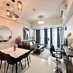 City Lights Apartment In Bgc