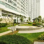 Tower 1 Rm 305 Free Parking, Free Pool, Balcony, 1Bedroom 4 Beds