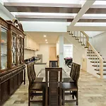 Modern 4Br House With Billiards,Ktv,Wifi,Netflix-10Mins From Robinson Mall