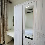 Shore 2 Residences Room 1925 Walk Away From Sm Mall Of Asia, Ikea, Smx And Close To Manila Ocean Park & Picc