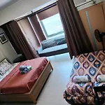 Kylie And Drew Room Near Airport