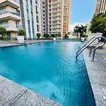 Cozy Staycation Venice With Balcony Mckinley Near Bgc