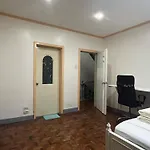 Layover Guesthouse At 28 Fokker- Near Airport