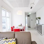 Full-Serviced Residential Apartment In Uptown, Bgc