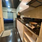 Netflix And Chill & Pool Access With Overlooking Qc