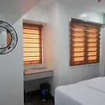 Loft-Style Condo Unit In Makati With Netflix Wifi