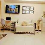 J&M Cozy Retreat - Mckinley Hill, Bgc