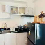 Budget Friendly Staycation Walking Distance To Venice Mall With Netflix And Wifi