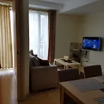 Ortigas 2 Bedroom Corner Unit With 2 Queen Across Shangrila
