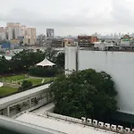 Mandaluyong 2 Bedroom W 2 Queen, 50Hdtv Across Shangrila Mall