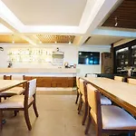 Reddoorz Plus Near Naia Expressway