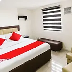 Oyo 393 Triangle Apartelle