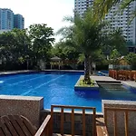 Sally\'S Place At La Verti Residences