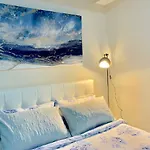 101 Newport City Chillax C2 Manila Airport Pasay