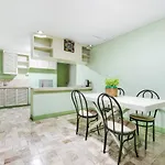 Oyo 242 Benson Apartelle