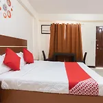 Vaccinated Staff - Oyo 578 Red Velvet Suites