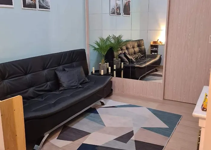 Fully Furnished Condominium-Apartment Unit For 5-6 Guests