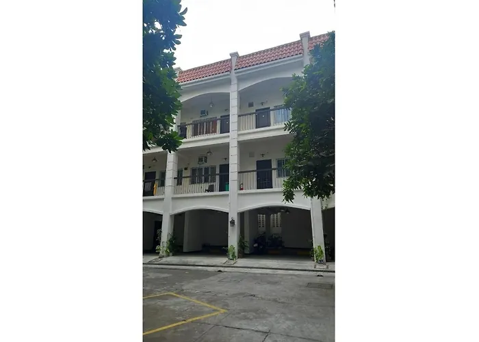 OYO 903 Tesoro Apartments