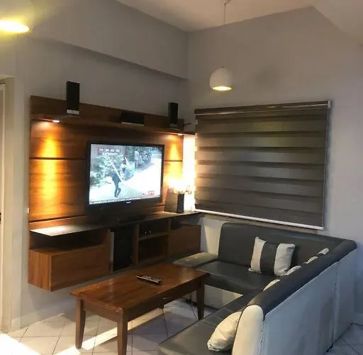 3Br 70Sqm Free Internet, Penthouse Unit In Ermita, Manila Near Us Embassy