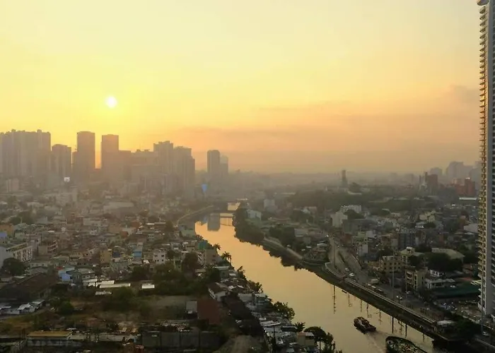 A2J 1Br Luxury River View Suite Near Rockwell Mall
