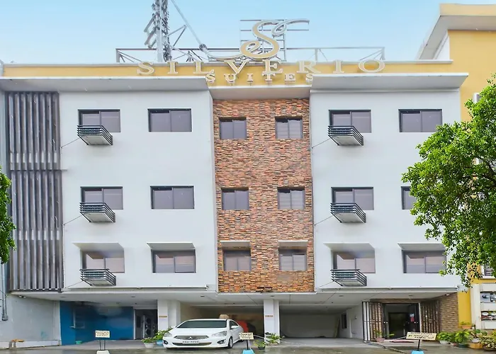 Oyo 896 Silverio Suites