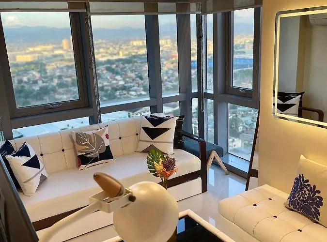 Classy 2Br Suite At Eastwood City With Pool And City Skyline View