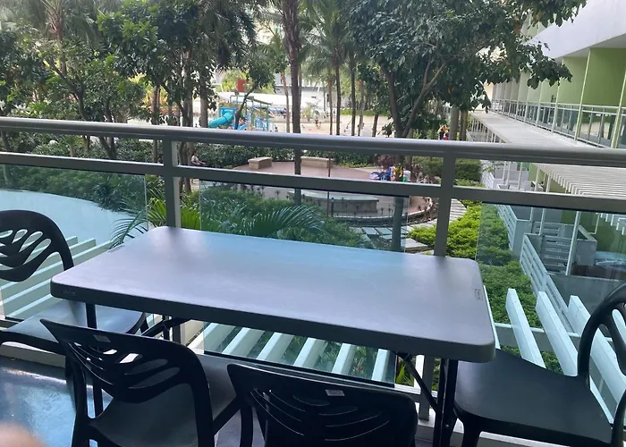 Azure Deluxe Beachview