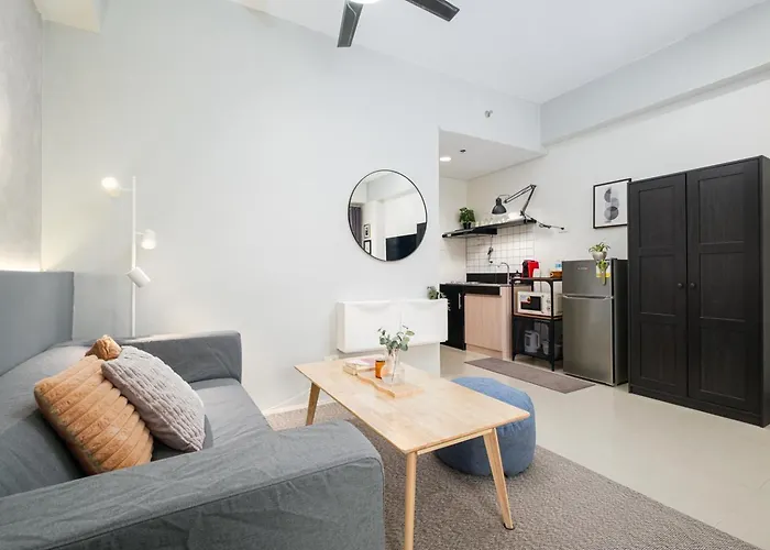 Resort-Style Condo In Quezon City With Free Parking, Netflix And Smartlock