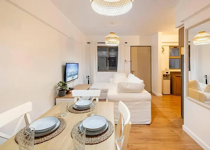 Coastal Inspired 2Br Condo I Fast Wi-Fi I Near Bgc