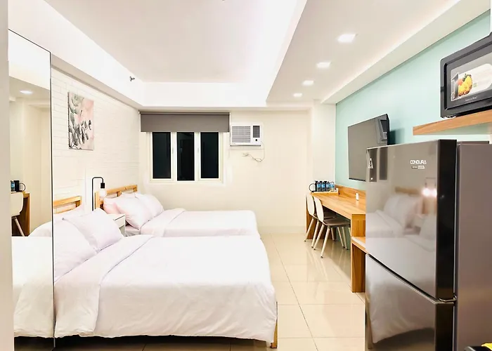 Shore Residences Premier Suite C - Big Room - Amenity Facing