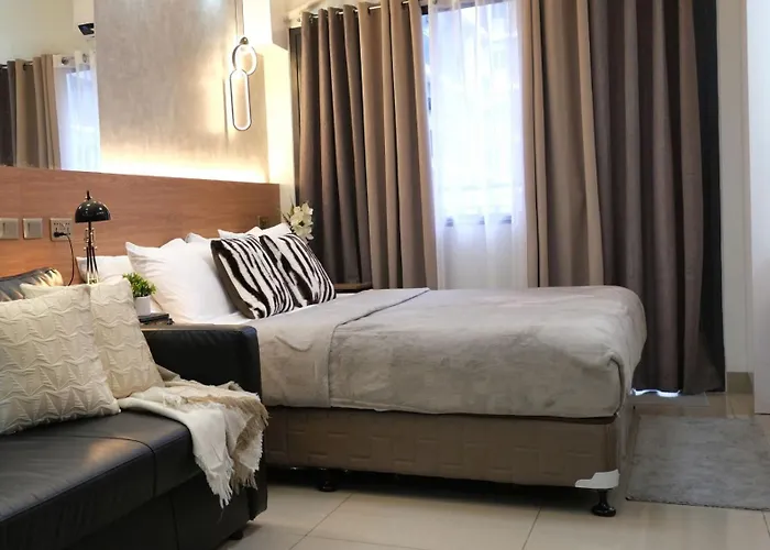 Staycation Near Mall Of Asia, Condotel With King Bed