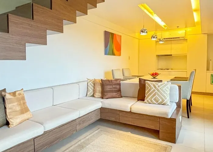 Bgc Luxe Interior Suite With Golf Course View