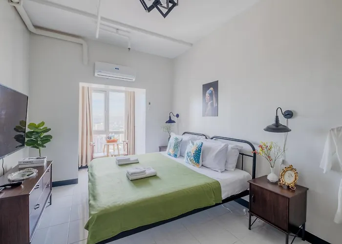 Elegant Condo In Qc 100Mbps Internet Speed Free Gym & Pool Access