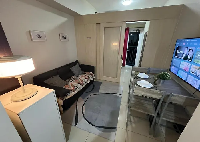 Cozy 1 Bedroom Makati Condo With Balcony Wifi
