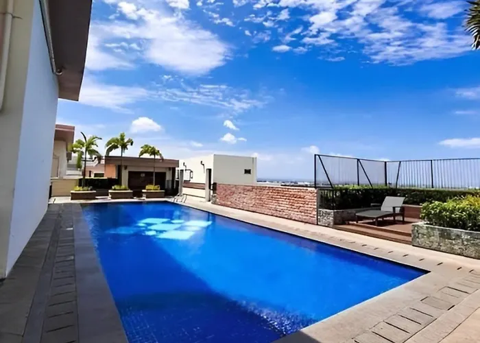 Bright & Airy Studio Near Venice Mall With Pool, Gym & Fast Wifi