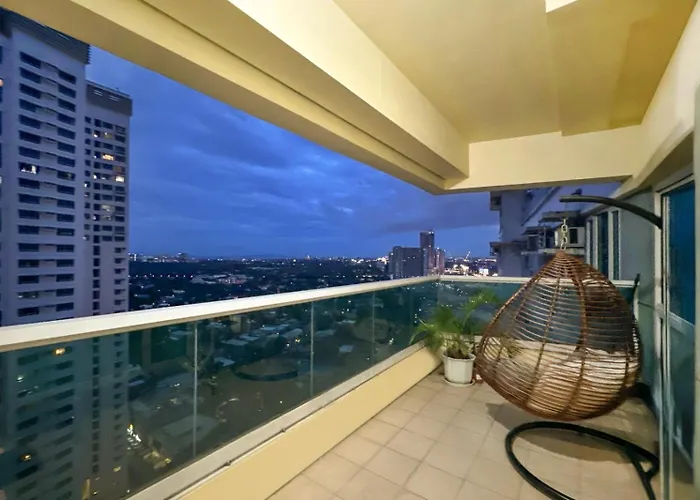 Family Size Staycation In Makati With New Year\'S Firework Balcony View