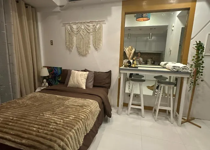 Cozy Place With City View At Greenbelt Makati