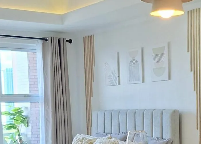 Luxury Bohemian Condo Venice Canal Mall & Bgc Views