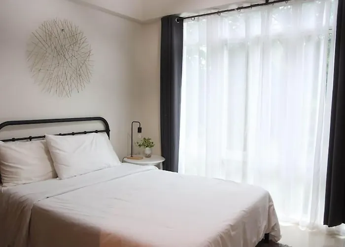Great Luxury Condo In Mckinley
