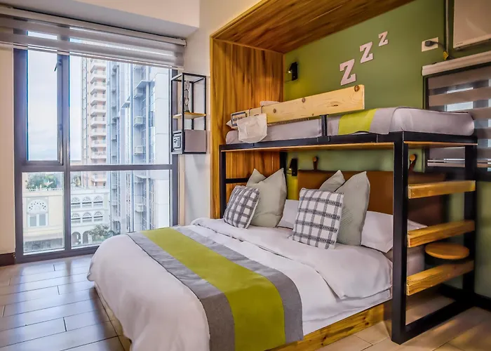 Spacious Family Sleeper Bgc & 84Inch Cinema