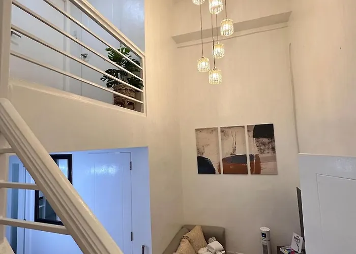 2 Bedroom 2 Bath Condo With Netflix And Karaoke Near Mrt Edsa