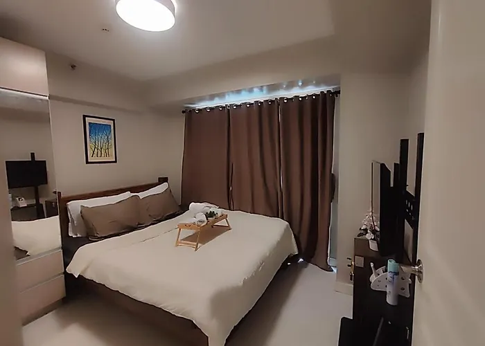 Staycation With Balcony City And River View