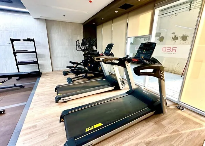 Staycation At Red Residence